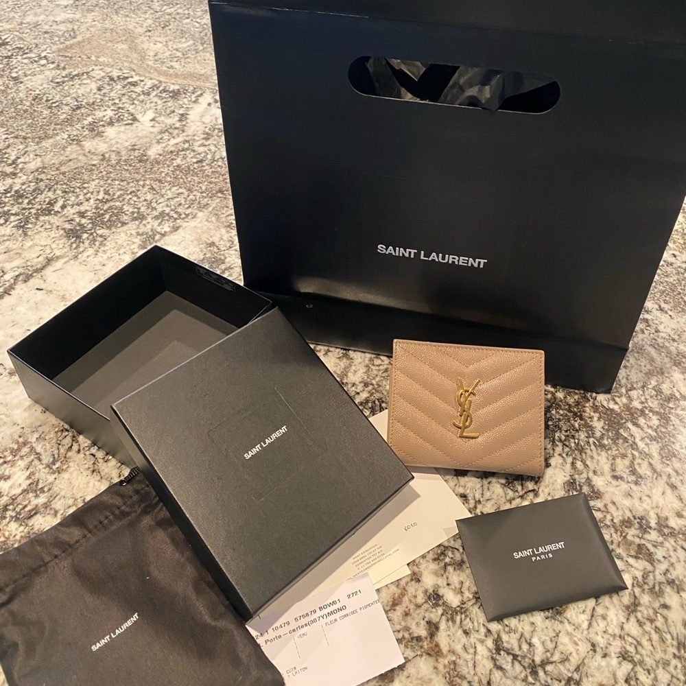 CASSANDRE MATELASSÉ COMPACT TRI-FOLD WALLET IN LAMBSKIN